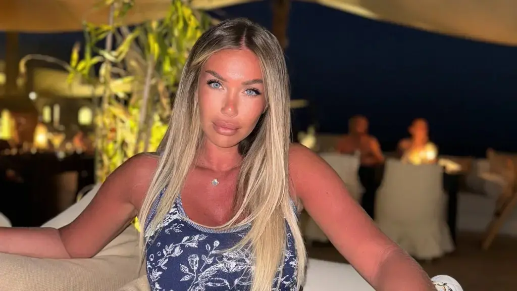 Po bën jetë luksi, nuk do besoni sa i kushtoi vetëm një çantë firmato Adelina Tahirit