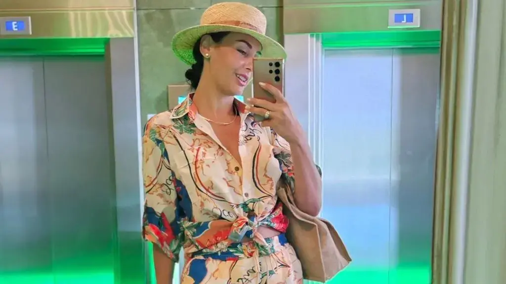 Eshtë 42 vjeç por Amarda Toska habit me format trupore në bikine