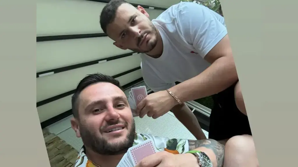 Agravon situata, Bes Kallaku dhe Dijonis Biba shfryhen duke e rrahur të palëvizshmin