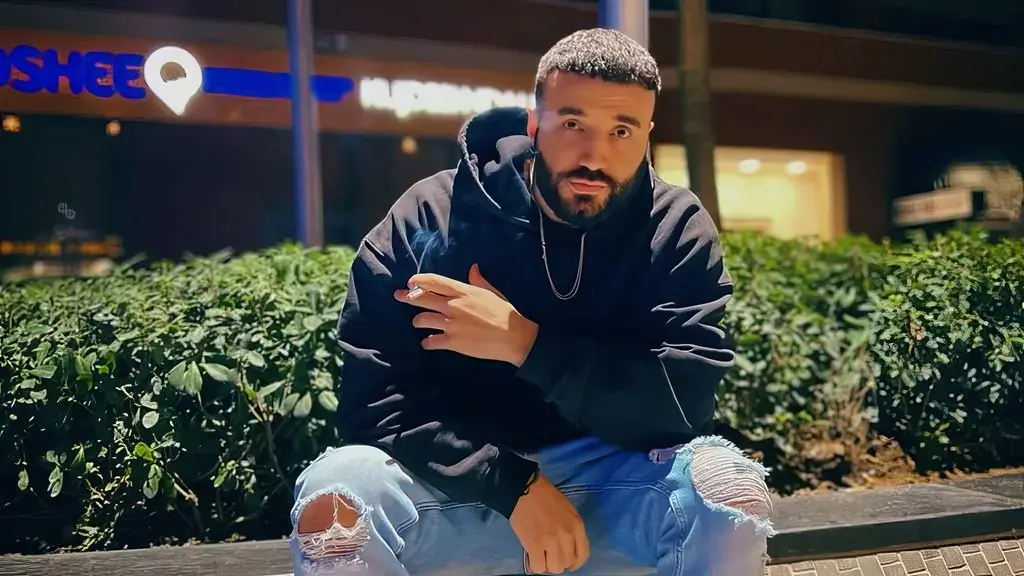 DJ PM shkurton flokët, duket kaq ndryshe