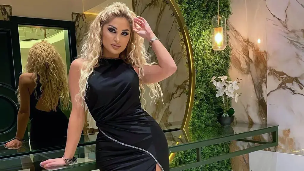 Engjëllusha ‘ngreh’ lartë të pasmet, mahnit ndjekësit
