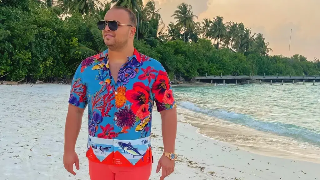 Kush po e shoqëron Fisnik Sylën në Zanzibar?!
