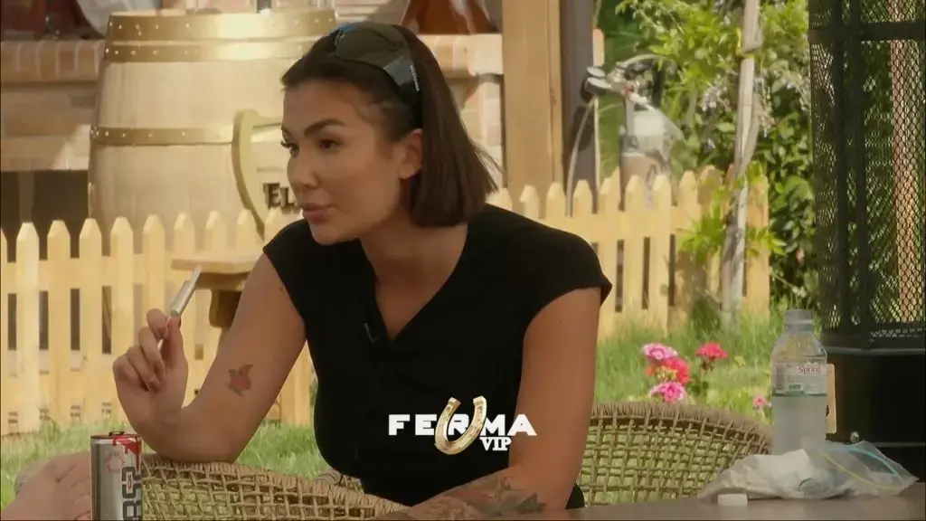 Jo me të dashurin, Gloria shihet duke pushuar me ish fermerin bukurosh të Ferma Vip