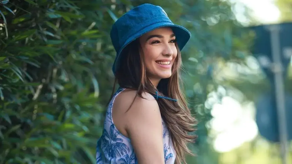 Në mes të vapës, Jonida sjell foto atraktive veshur në të shkurtra