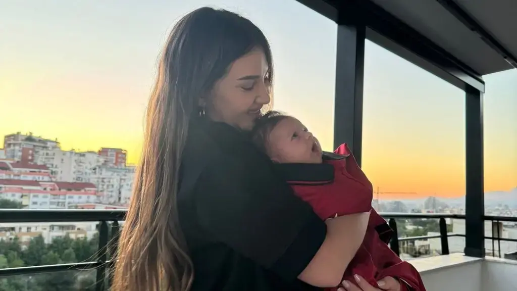 Luna po bëhet me shok/shoqe! Shoqja e ngushtë e Kiarës është shtatzënë, reagon Kiara e emocionuar
