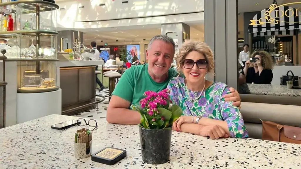 Aktori Agron Llakaj prek me dedikimin për bashkëshorten e ndjerë