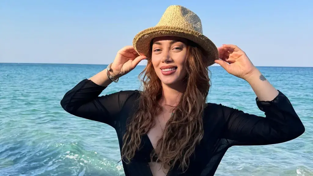 Si rrallë herë, Besiana Behluli publikon foto atraktive nga bregdeti