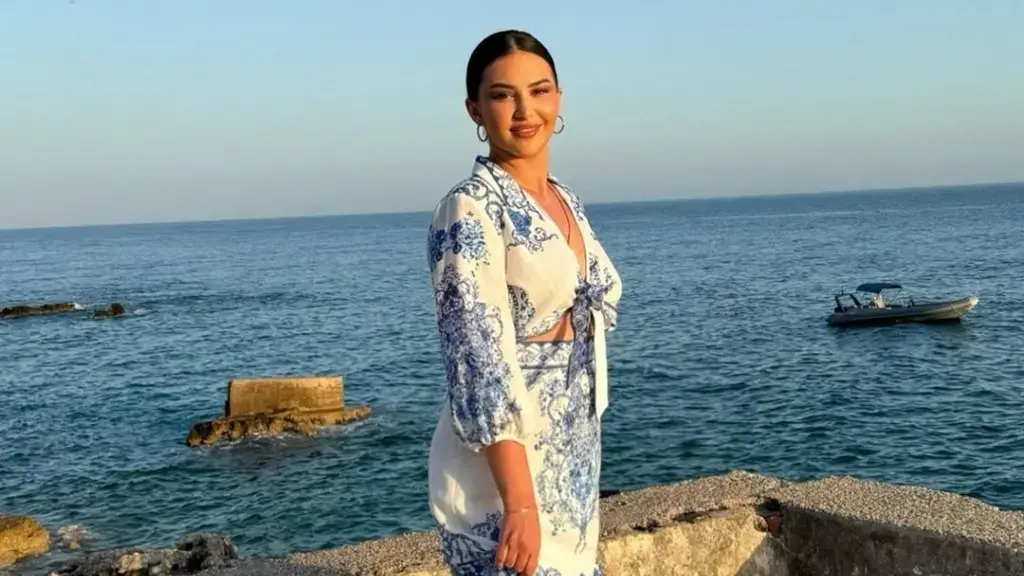 Kiara është bërë një mama kaq tërheqëse, mahnit me kompletet që ka veshur