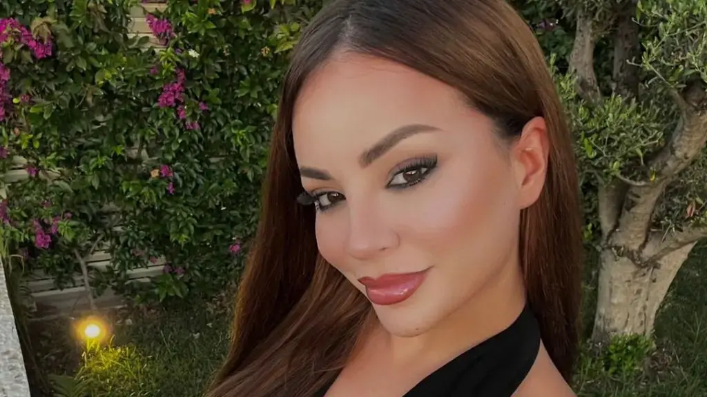 Sara Gjordeni flet për publikimin e fotove të bebushes së saj në rrjete sociale…