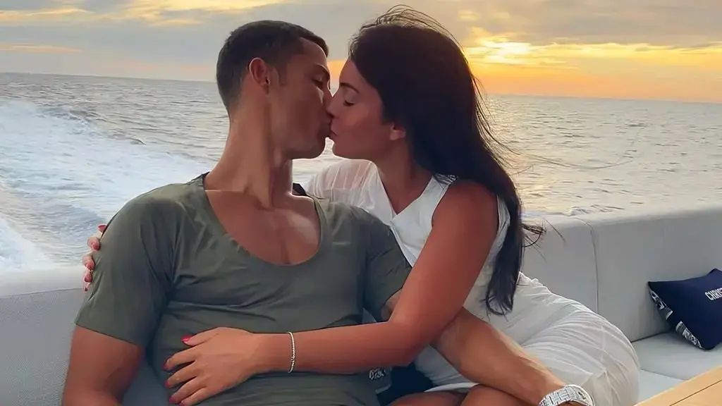 Georgina në foton e fundit reklamon të pasmet superseksi