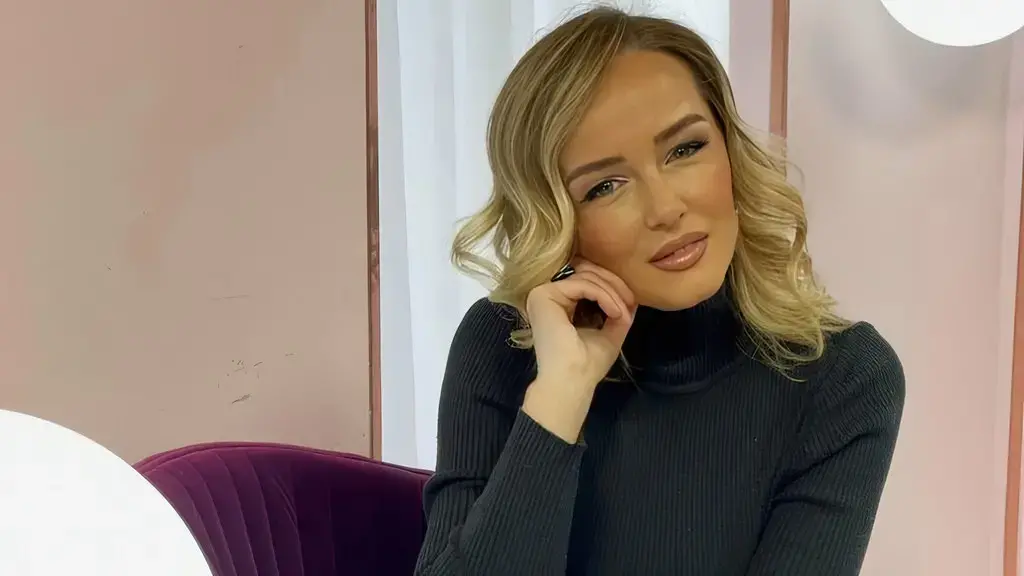 adriana-matoshi-8743765437865873456