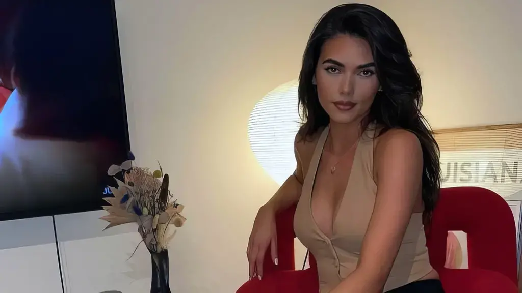 Eleganca e Diana Tahirit ndezë rrjetin me stilin e saj unik