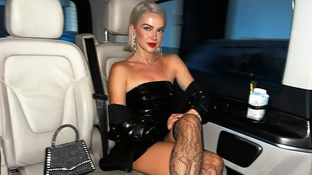 sara-kolami-b 386604601