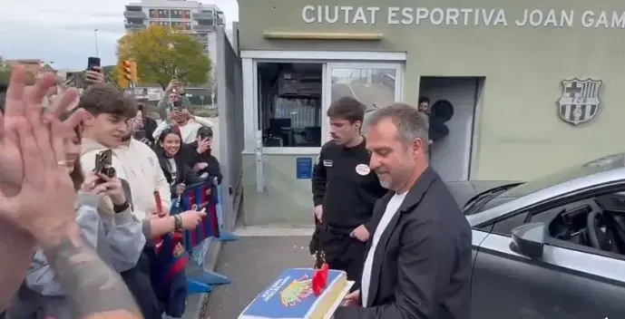 Bashkëpunimi dhe sfida: Hansi Flick përgatitet për ndeshjen me Atleticon në gjysmëfinalen e Copa del Rey