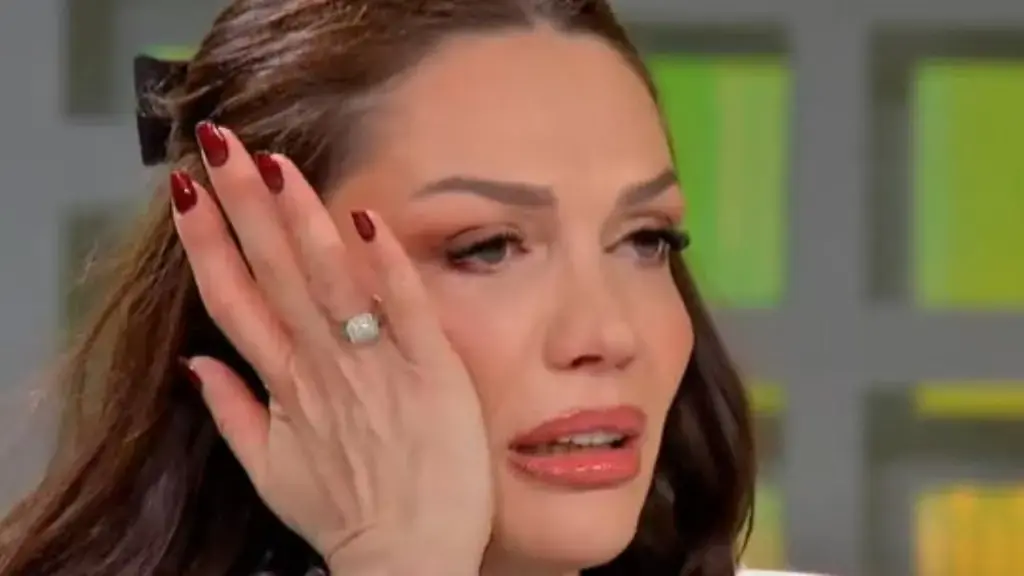Drenusha ‘magnetizon’ me kostumin e saj të guximshëm