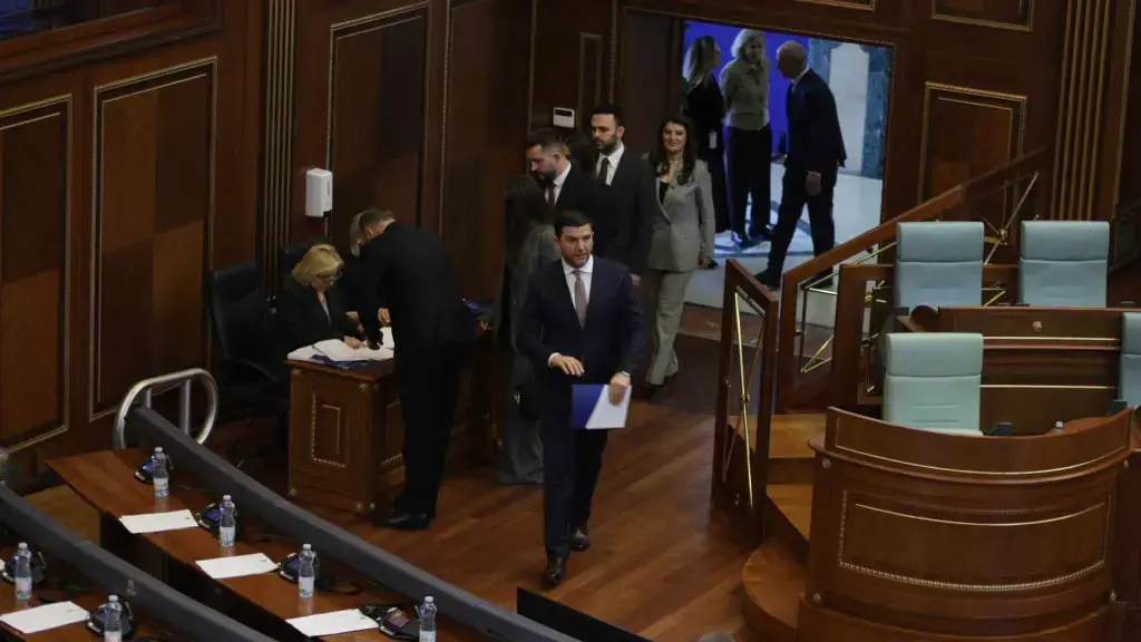 kuvendi memli krasniqi 4125896388