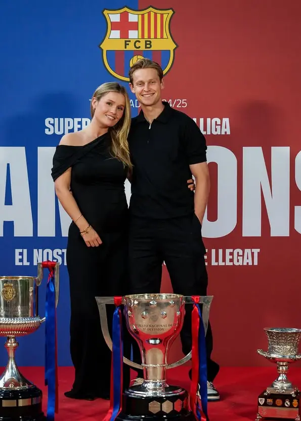 La cena familiar del Barcelona para celebrar la Liga: Frenkie de Jong con Mikky Kiemeney