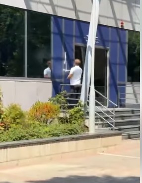 Haki Abazi proteston me veprime simbolike  Rritja e çmimit të energjisë nuk duhet të kalojë pa u vënë re