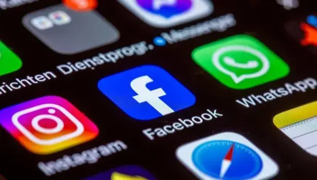 meta-paralajmeron-perdoruesit-evropiane-per-pervojen-e-re-te-rrjeteve-sociale-ro6wi9ub