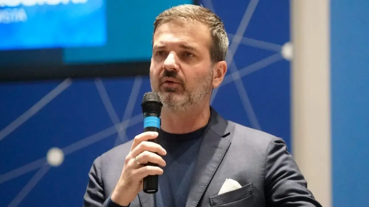 Andrea Stramaccioni shpëton dy vajza