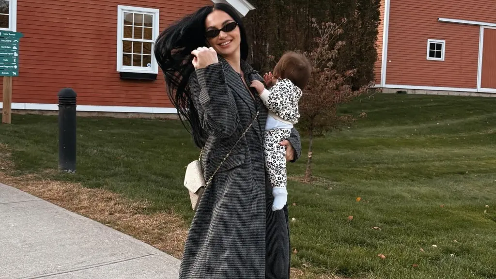 samanta karavella b 54893905