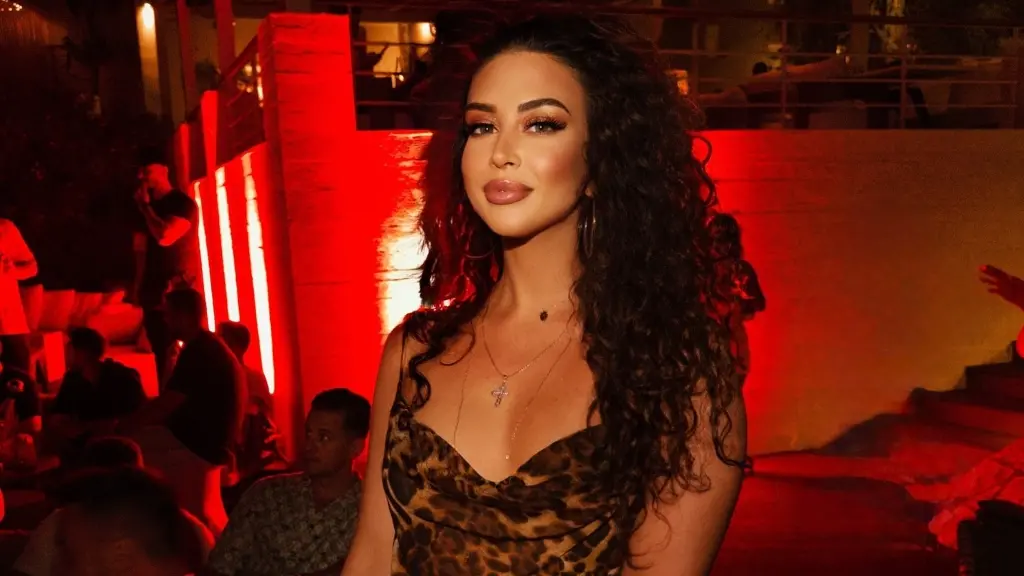 vivien thano b 8943905346