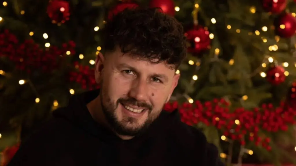  Vlojnë  kritikat për Mevlanin në fotot e para festive me vajzën 