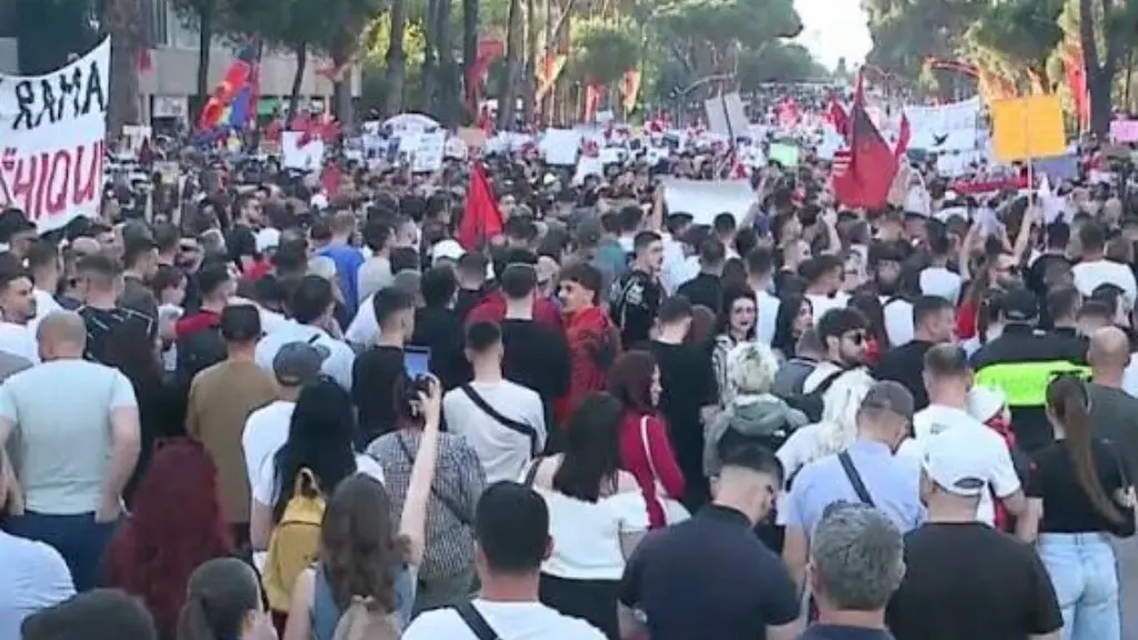 Heshtën për protestën/ Reperi me famë botërore shpërthen ndaj VIP-ave shqiptarë: “Mbani mend…”