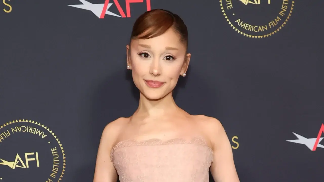 Ariana Grande merr një pushim të nevojshëm nga skena pas kritikave të vazhdueshme