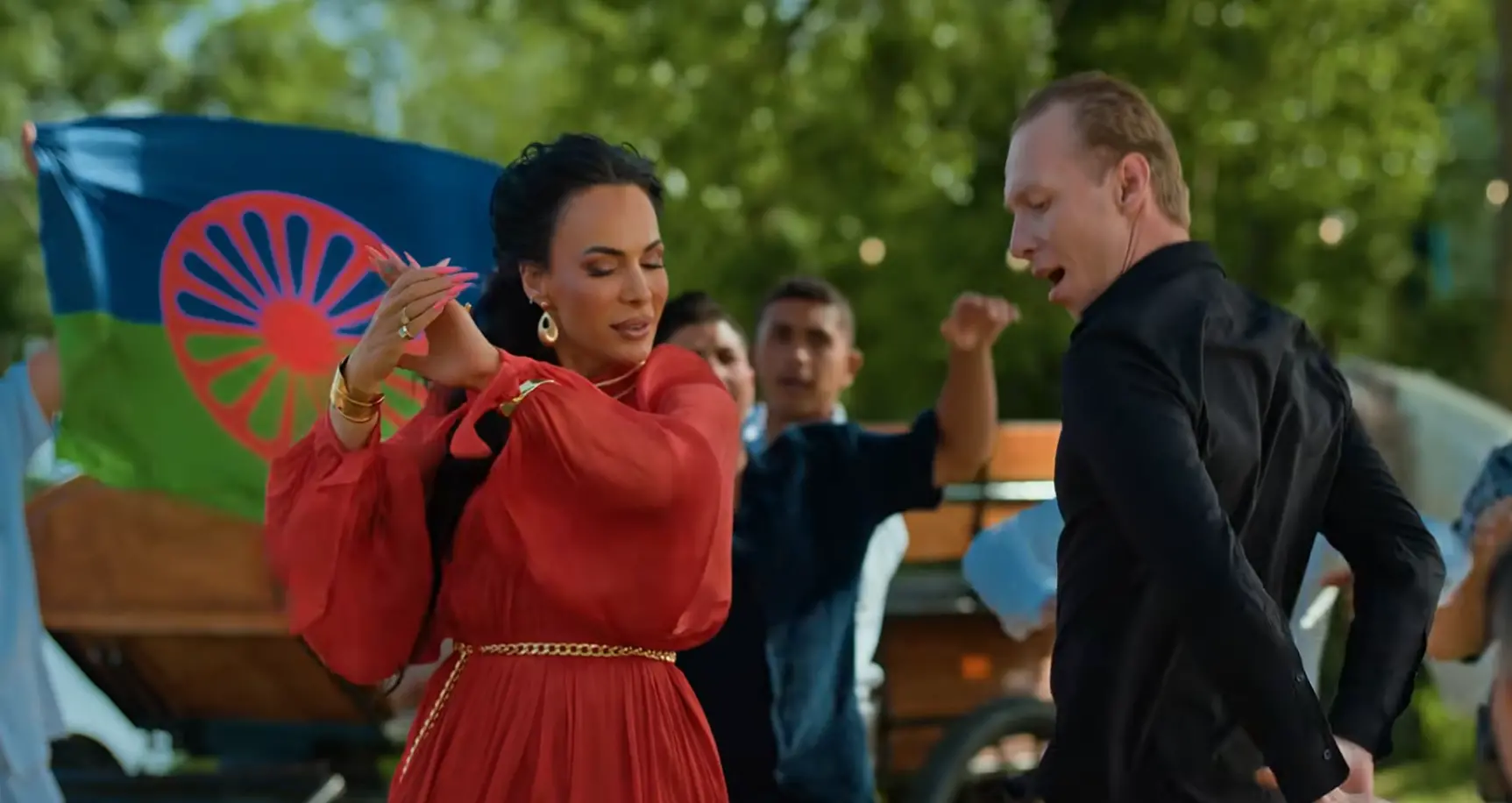 Eli Malaj reagon ndaj polemikave për flamurin rom në videoklipin e saj
