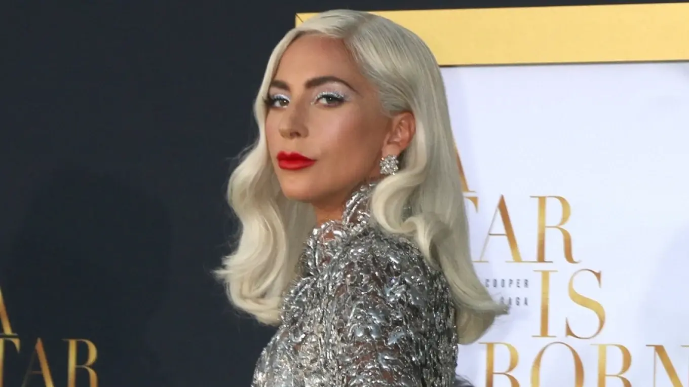 Lady Gaga dhe Michael Polansky mirëpresin vajzën e tyre të parë