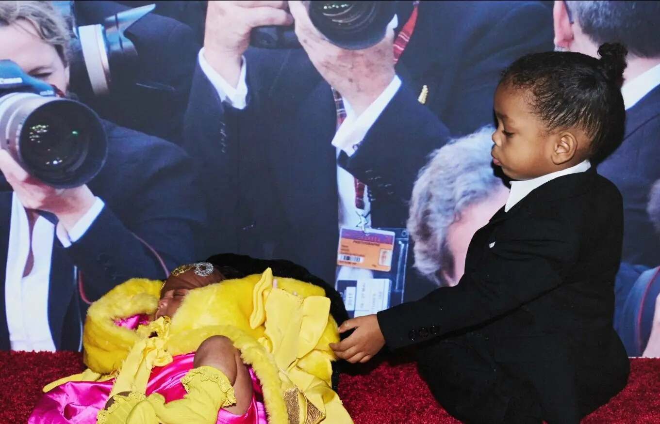 Rihanna ndan momente të çmuara familjare: Rocky me parukë dhe vajza në përgatitje