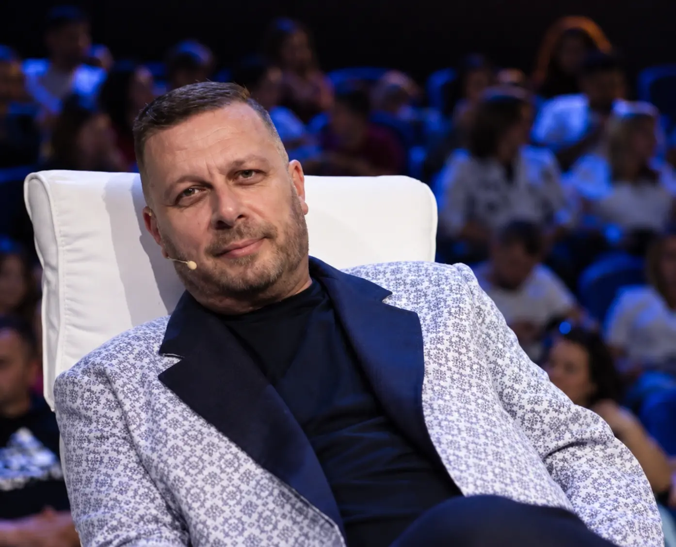 Alarmi i papritur: Çfarë zbulon regjistrimi i ri me Adrian Hilën