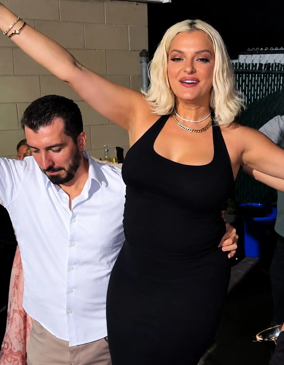 Bebe Rexha ndan momente emocionuese para dasmës së vëllait