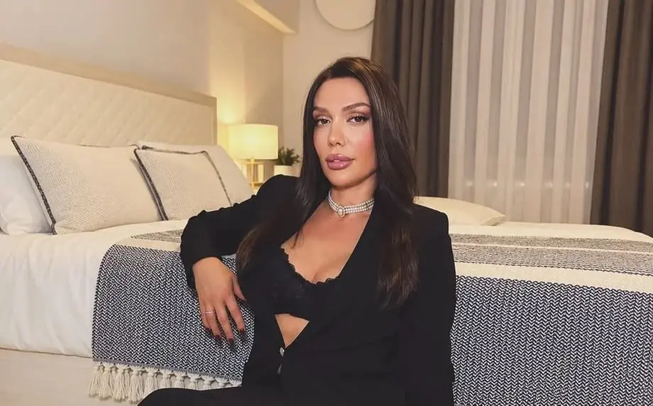 Drenusha Latifi ndan një moment të veçantë me vajzën e saj pas nëntë vitesh