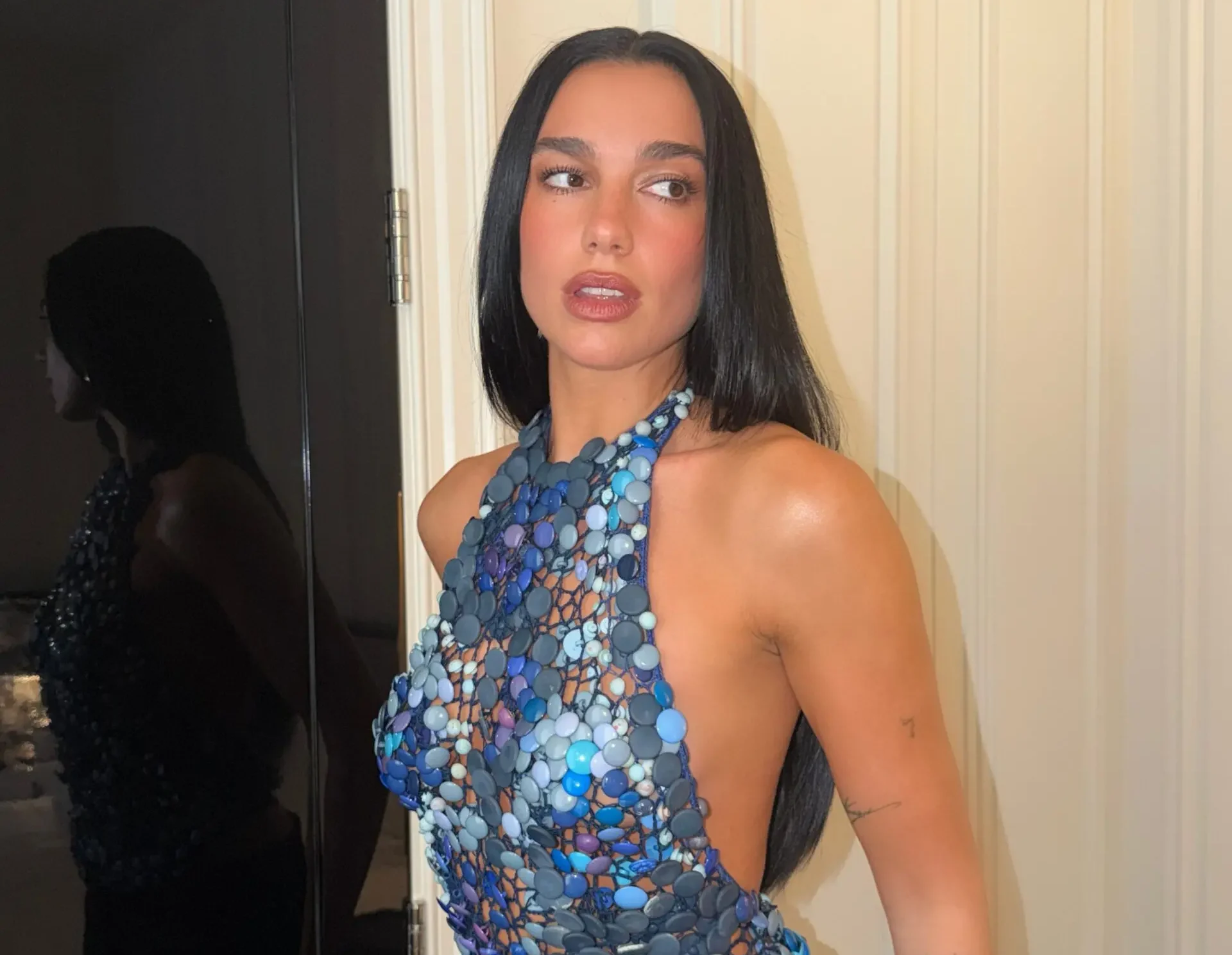 Dua Lipa: Ylli që Mahniti Parisin në Sfilatën e Chanel