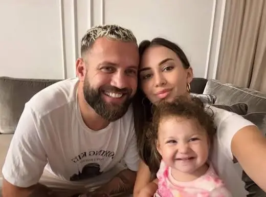 Luiz Ejlli dhe Kiara Tito: Një moment familjar në protestë që ngjalli reagime të forta