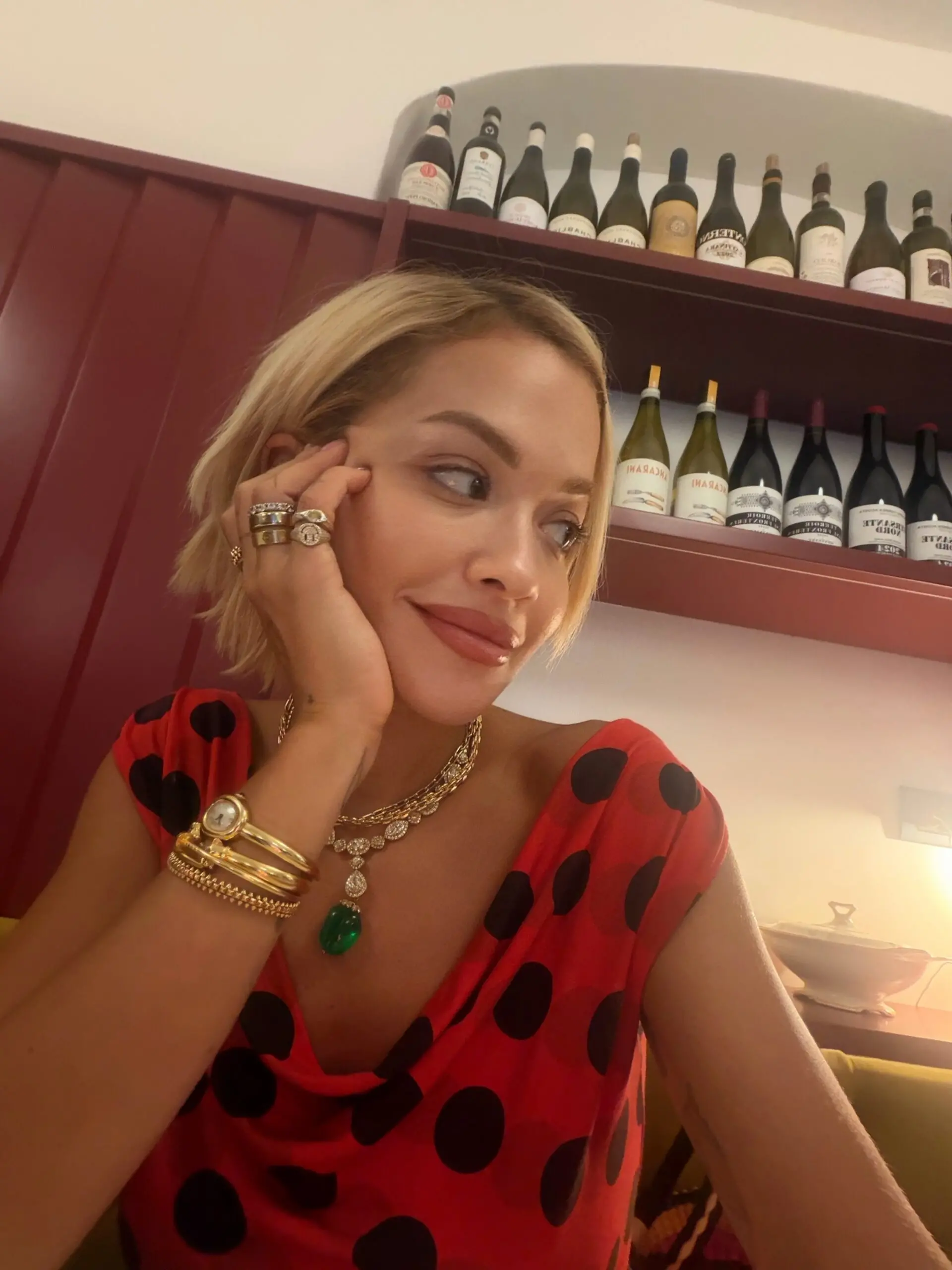 Rita Ora shfaq stilin e saj unik në Festivalin e Filmit në Londër