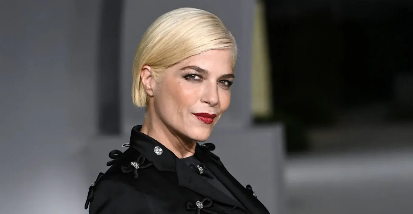 Selma Blair përballë ligjit pas incidentit të dhunshëm në avion
